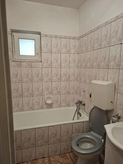 Apartament cu 3 camere semidecomandat în Calea Turzii