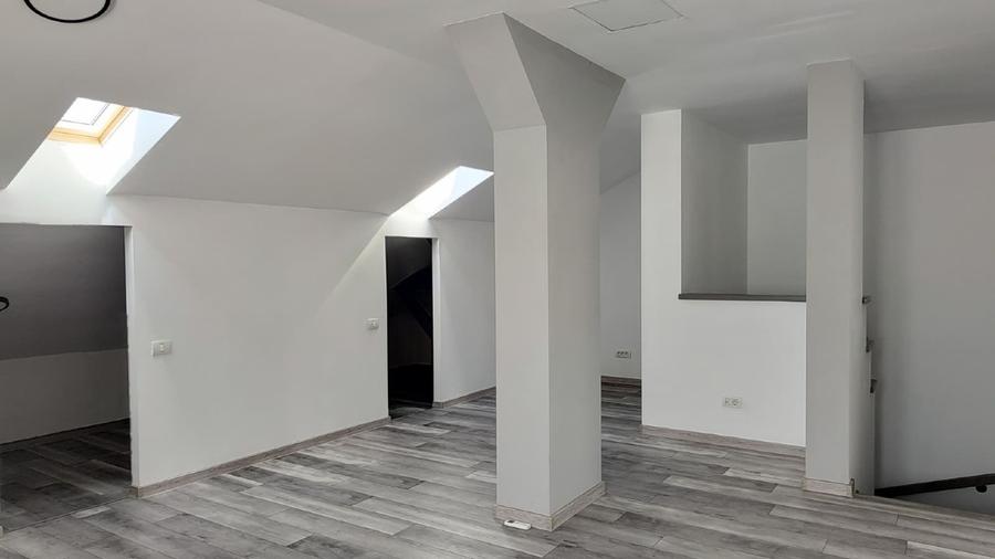 Duplex cu 5 camere cu Teren 300 Mp în Central