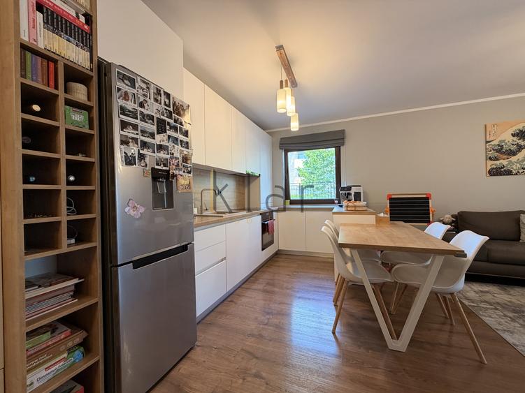 Apartament cu 3 camere semidecomandat, mobilat în Europa