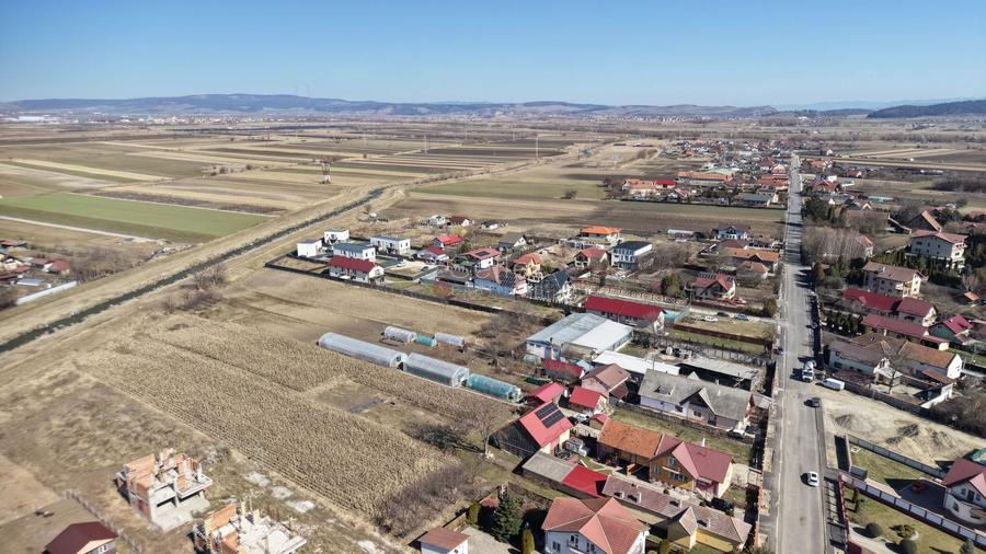 Teren intravilan cu hala construita - 11