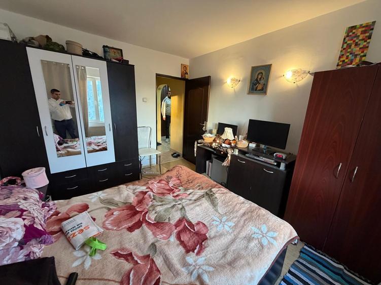 Apartament cu 3 camere semidecomandat în Dristor
