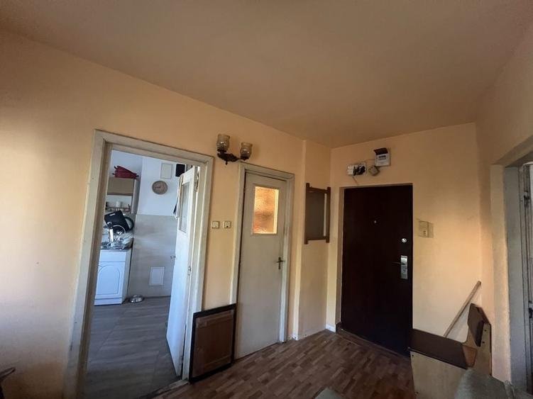 Apartament cu 2 camere semidecomandat în Intim