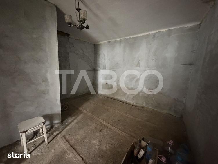 Casă cu 8 camere cu Teren 5724 Mp în Recea