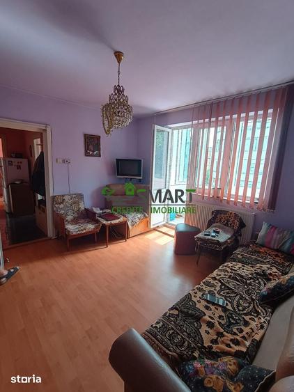 Apartament cu 3 camere semidecomandat în Valea Roșie