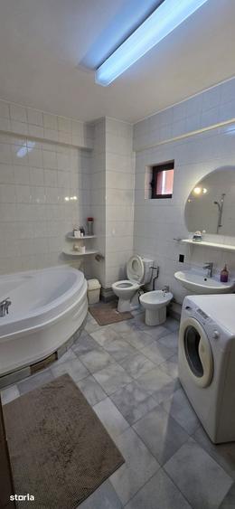 Apartament cu 4 camere în Democrației