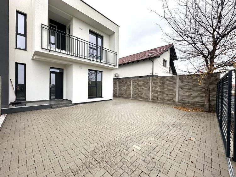 Duplex cu 5 camere cu Canalizare în Dumbrăvița