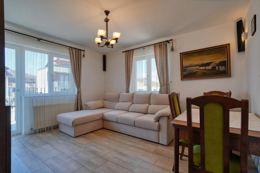 Apartament cu 4 camere decomandat, mobilat în Tractorul