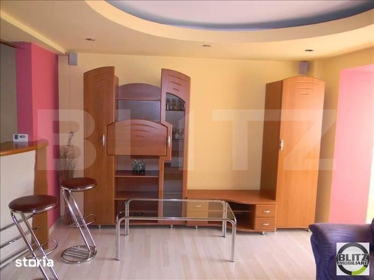 Apartament cu 3 camere semidecomandat în Plopilor