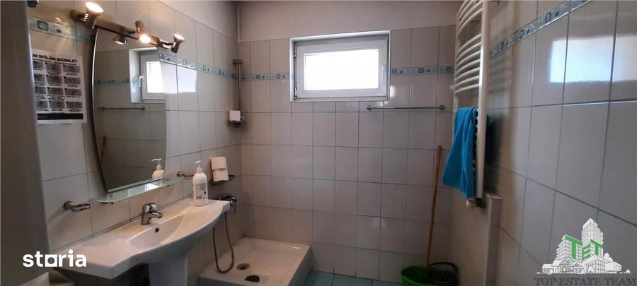 Casă cu 10 camere cu Teren 100 Mp în Grivița