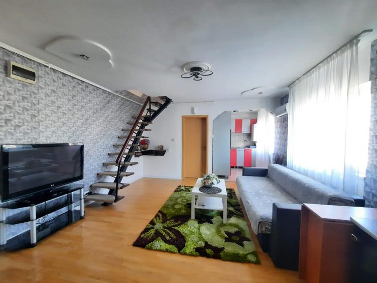 Penthouse cu 3 camere decomandat în Hipodrom 2