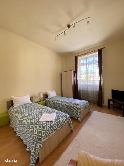 Casă cu 5 camere cu Teren 380 Mp în Central