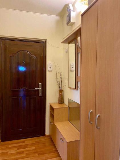 Apartament cu 3 camere semidecomandat în Alexandru cel Bun