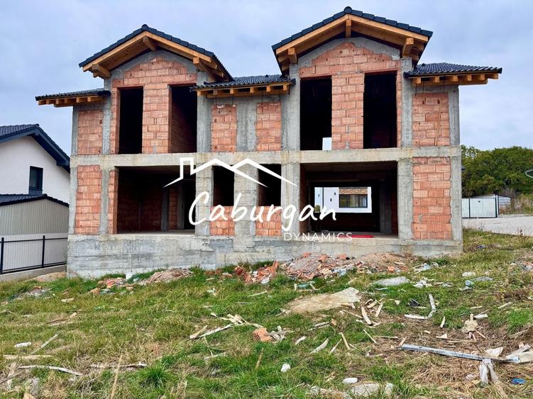 Duplex cu 4 camere cu Canalizare în Exterior Vest