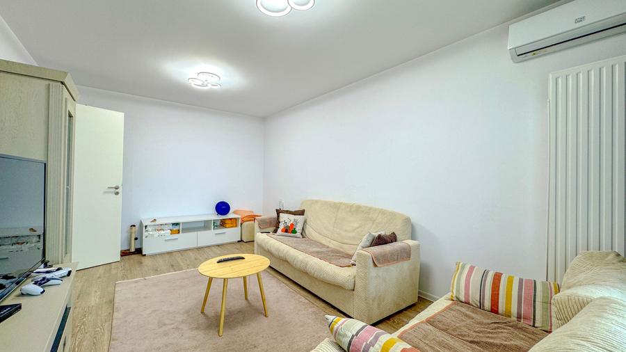 Apartament cu 3 camere decomandat, mobilat în 13 Decembrie