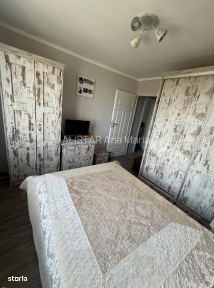 Apartament cu 4 camere semidecomandat în Fizicienilor