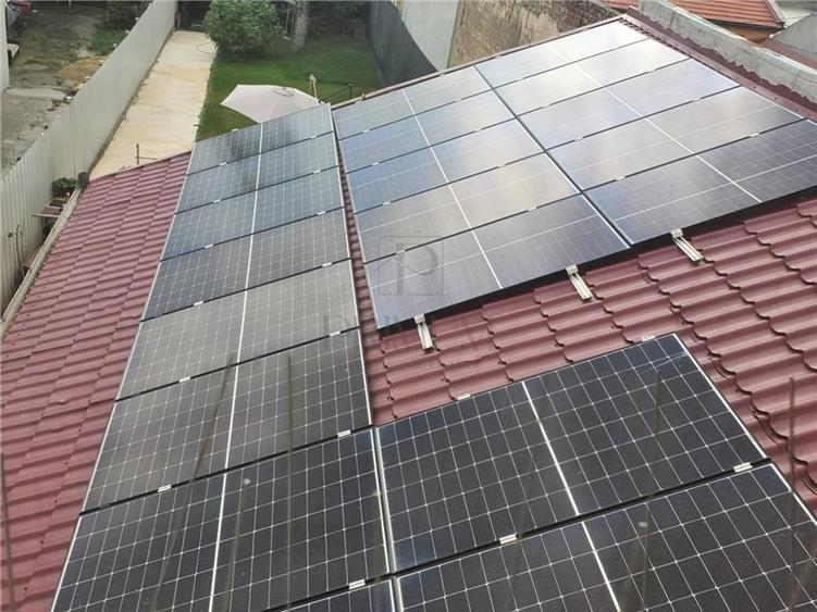 Casă individuală cu 6 camere cu Canalizare în Dâmbovița