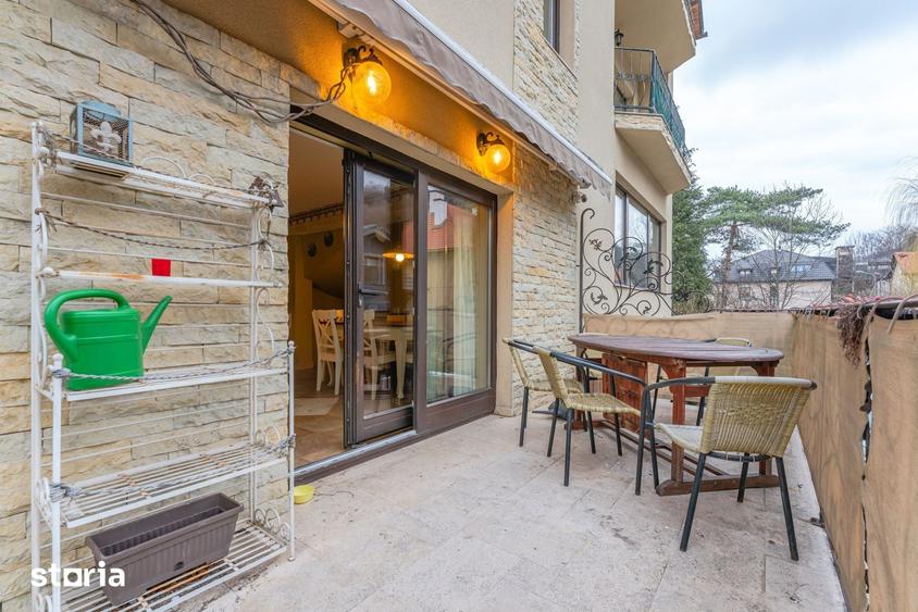Casă cu 7 camere cu Teren 280 Mp în Central