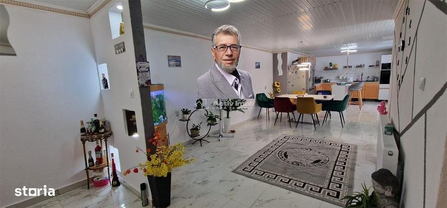 Casă cu 4 camere în Muncitoresc