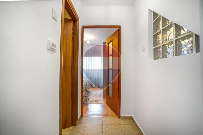 Apartament cu 3 camere decomandat, mobilat în Vlahuță