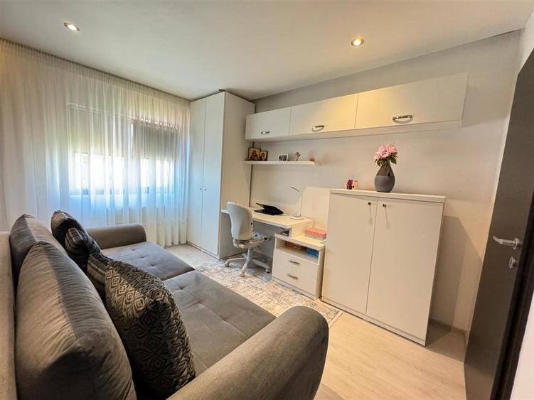 Apartament cu 3 camere decomandat în Lunca Cetățuii