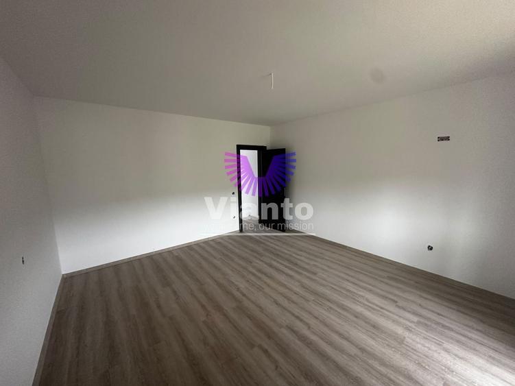Duplex cu 5 camere cu Canalizare în Exterior Vest