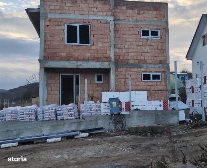 Casă cu 4 camere în Suceagu