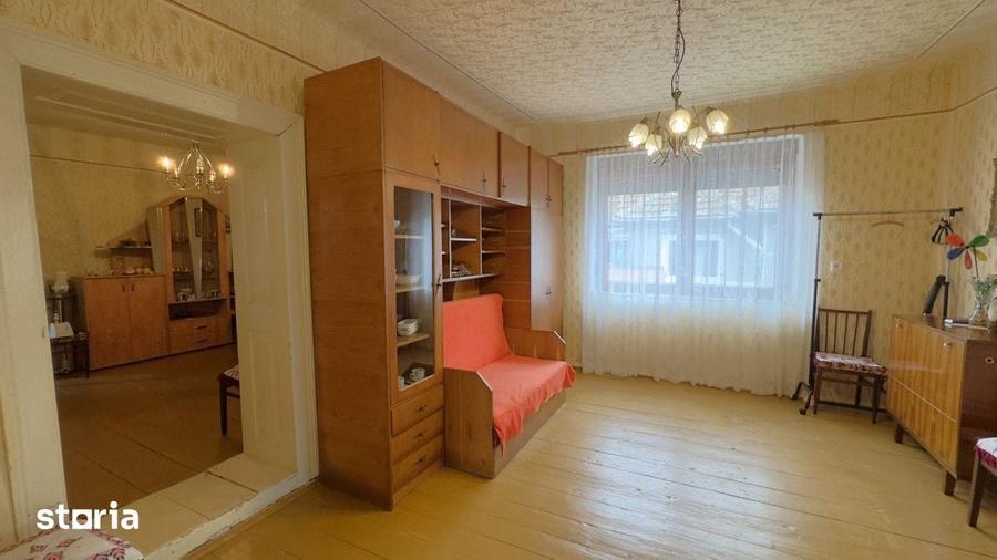 Casă cu 4 camere cu Teren 3405 Mp în Petrești