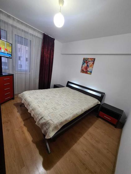 Apartament cu 3 camere decomandat în Tineretului