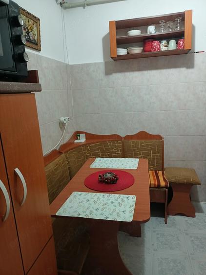 Apartament cu 3 camere decomandat, mobilat în Central