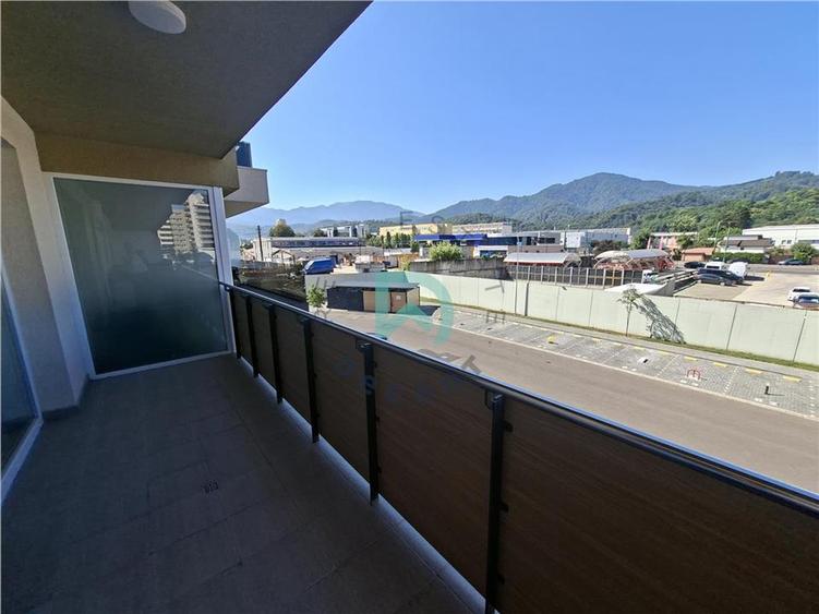 Apartament cu 3 camere decomandat în Astra