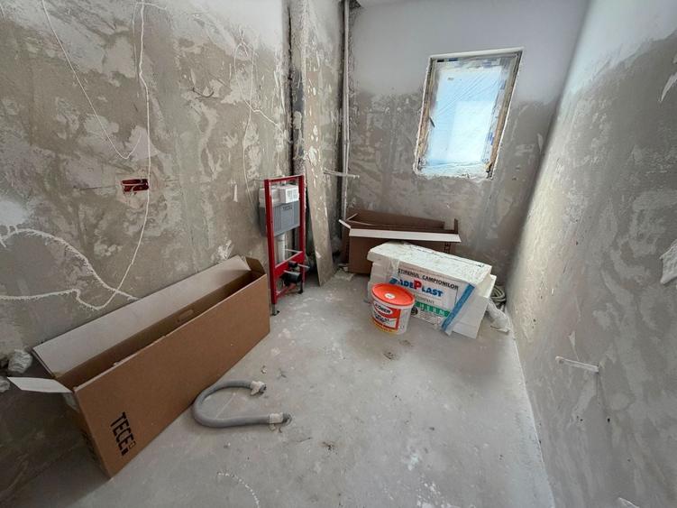Duplex cu 4 camere cu Canalizare în Central