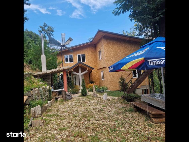 Casă cu 5 camere cu Teren 10300 Mp în Pianu
