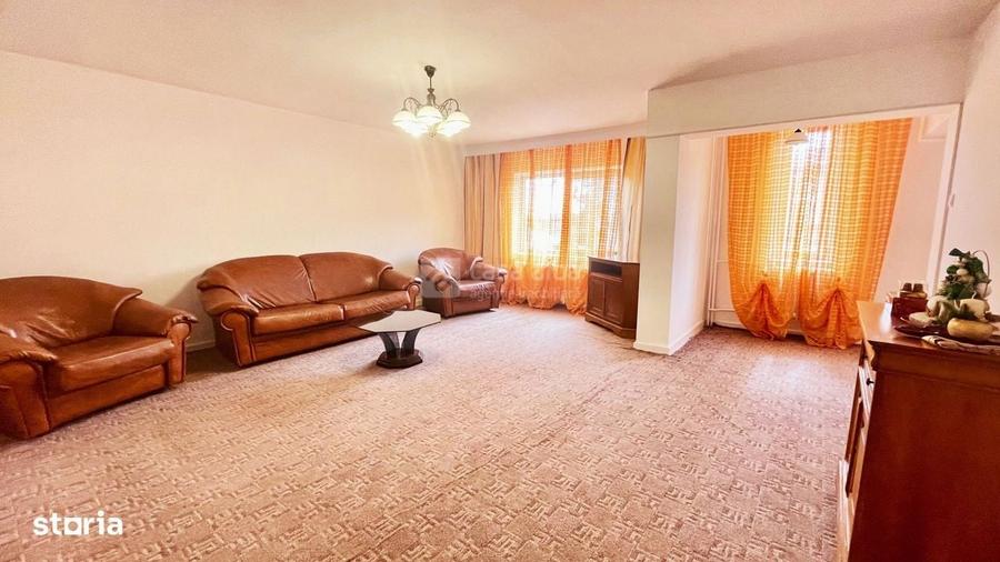 Casă cu 4 camere în Sărărie