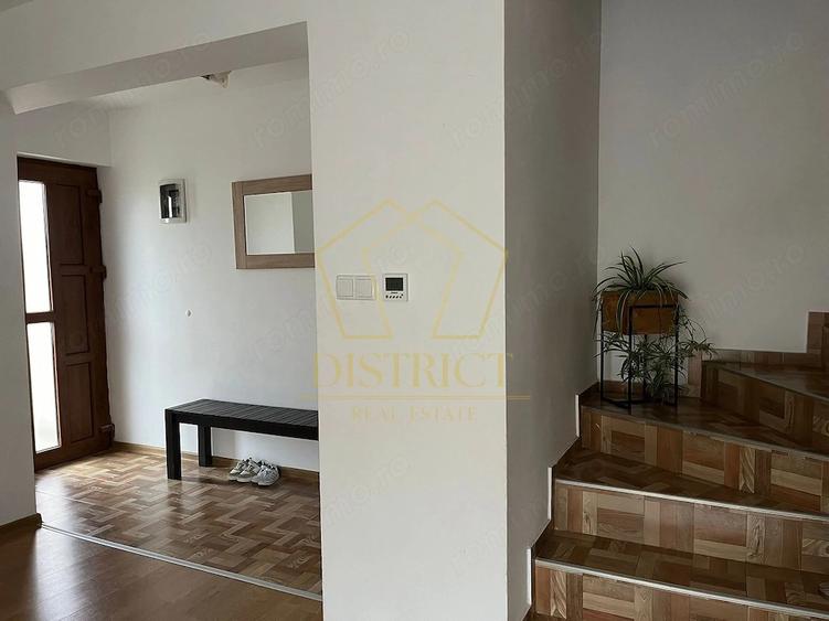 Casă cu 4 camere cu Teren 330 Mp în Central