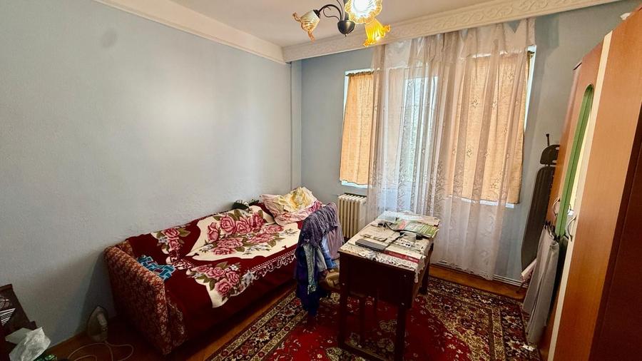 Apartament cu 3 camere decomandat în Alexandru cel Bun