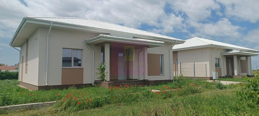 Casă individuală cu 4 camere cu Canalizare în Gulia
