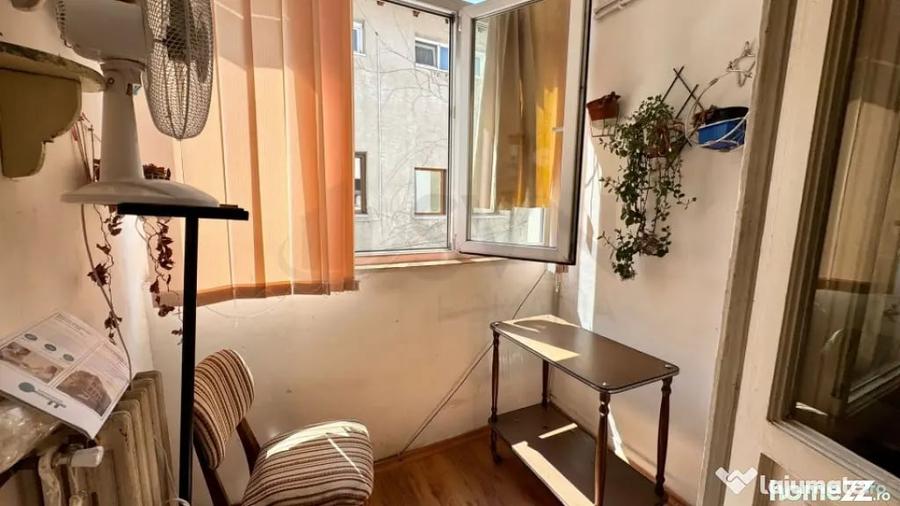 Apartament cu 3 camere semidecomandat în Armeneasca