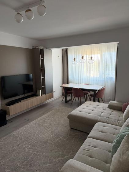 Apartament cu 3 camere decomandat, mobilat în Berceni