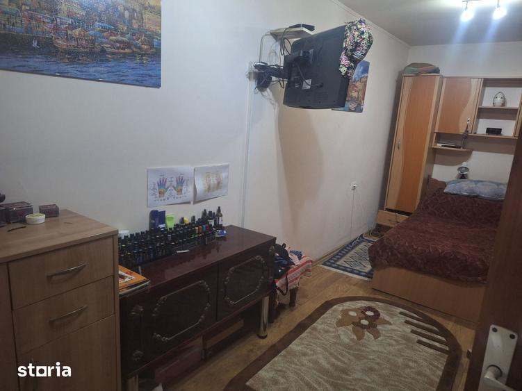 Casă cu 5 camere cu Teren 211 Mp în Brătianu