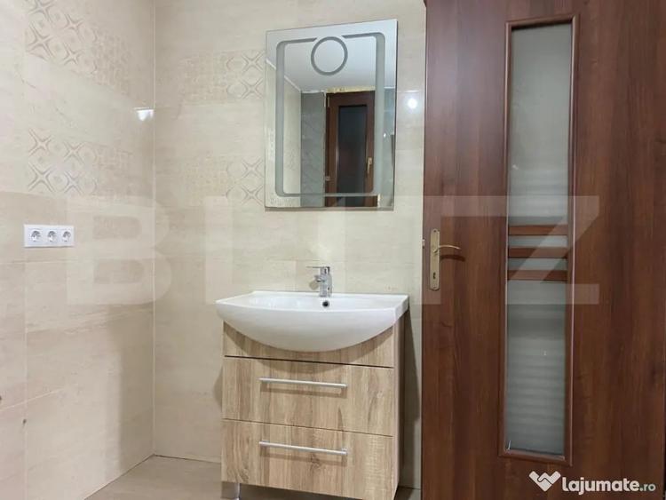 Casă cu 5 camere cu Teren 7100 Mp în Central