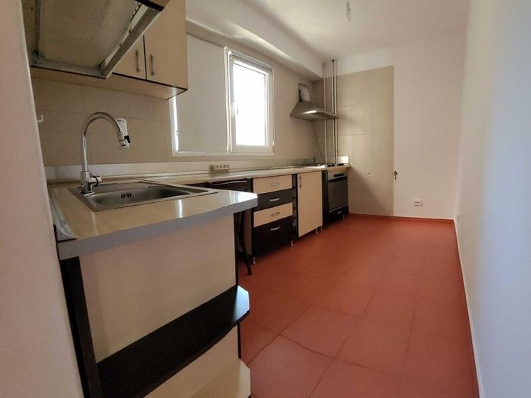 Apartament cu 2 camere decomandat în Drumul Taberei