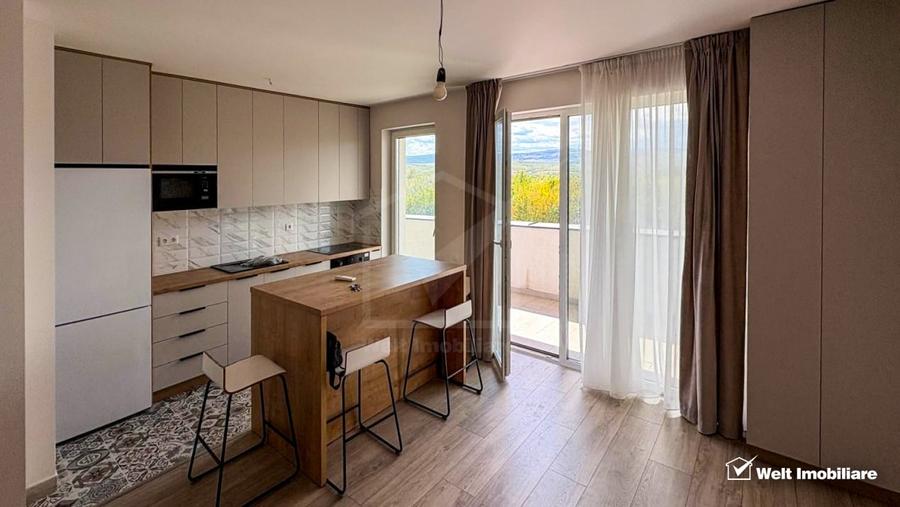 Apartament cu 3 camere semidecomandat, mobilat în Între Lacuri