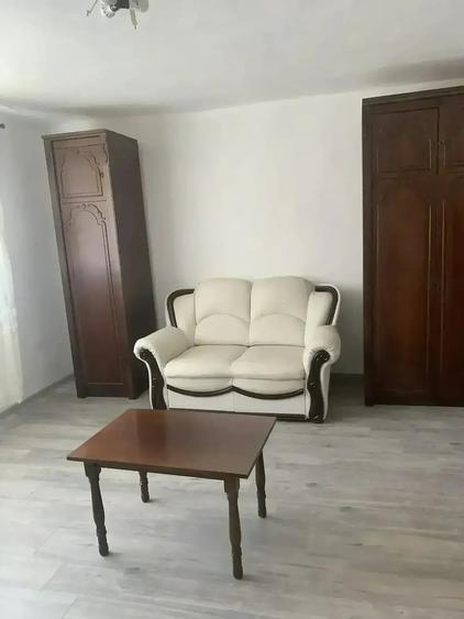 Casă cu 2 camere cu Teren 500 Mp în Central