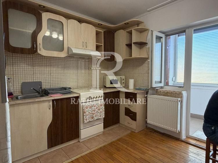 Apartament cu 3 camere decomandat, mobilat în Rogerius