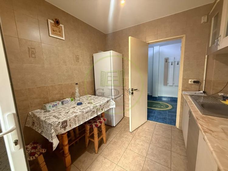 Apartament cu 2 camere decomandat, mobilat în Rovine