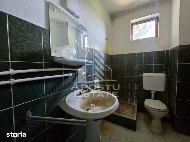 Casă cu 8 camere cu Teren 1140 Mp în Central