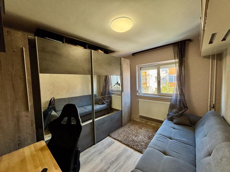 Apartament cu 3 camere decomandat, mobilat în Între Lacuri