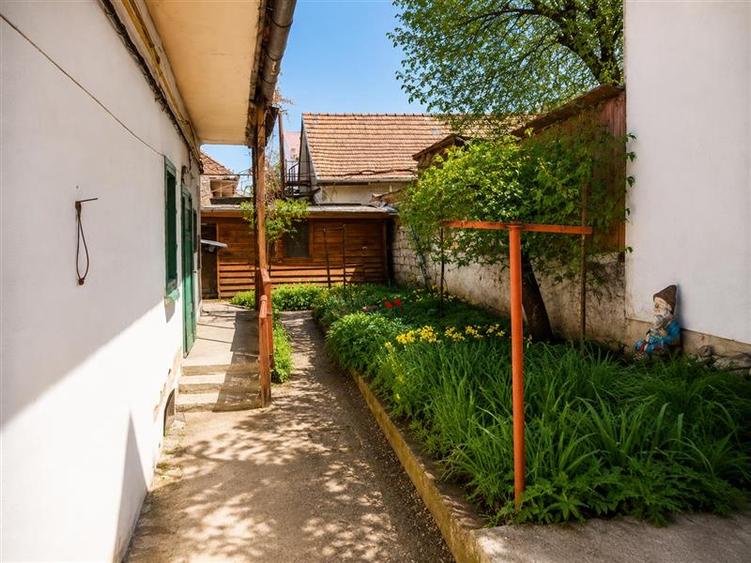 Casă individuală cu 4 camere cu Teren 218 Mp în Centrul Civic