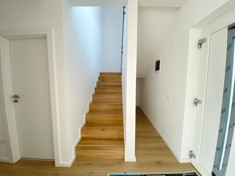 Duplex cu 4 camere cu Canalizare în Exterior Nord