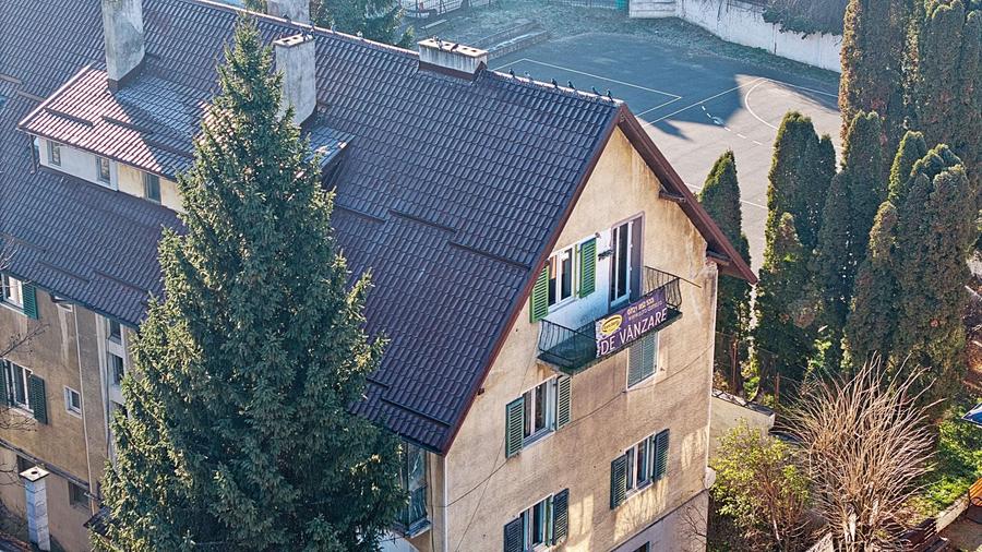 Apartament cu 2 camere decomandat în Centrul Istoric